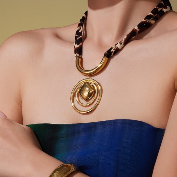Collane con ciondolo da donna in acciaio inossidabile color oro con filo retrò da 1 pezzo 2