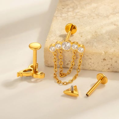 1 stuk minimalistische driehoekige titaniumlegering goudkleurige zirkonia piercingoorbellen voor dames h5 Afbeelding4
