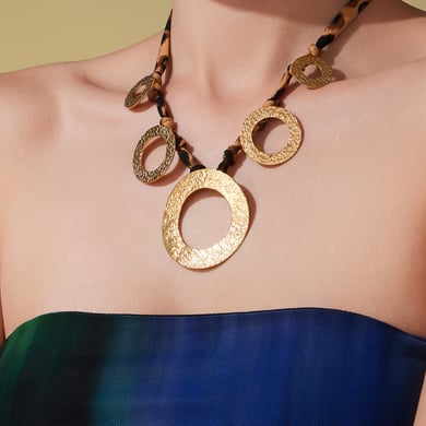 1 collar con colgante de acero inoxidable dorado con hilo de moda para mujer h5 Imagen4