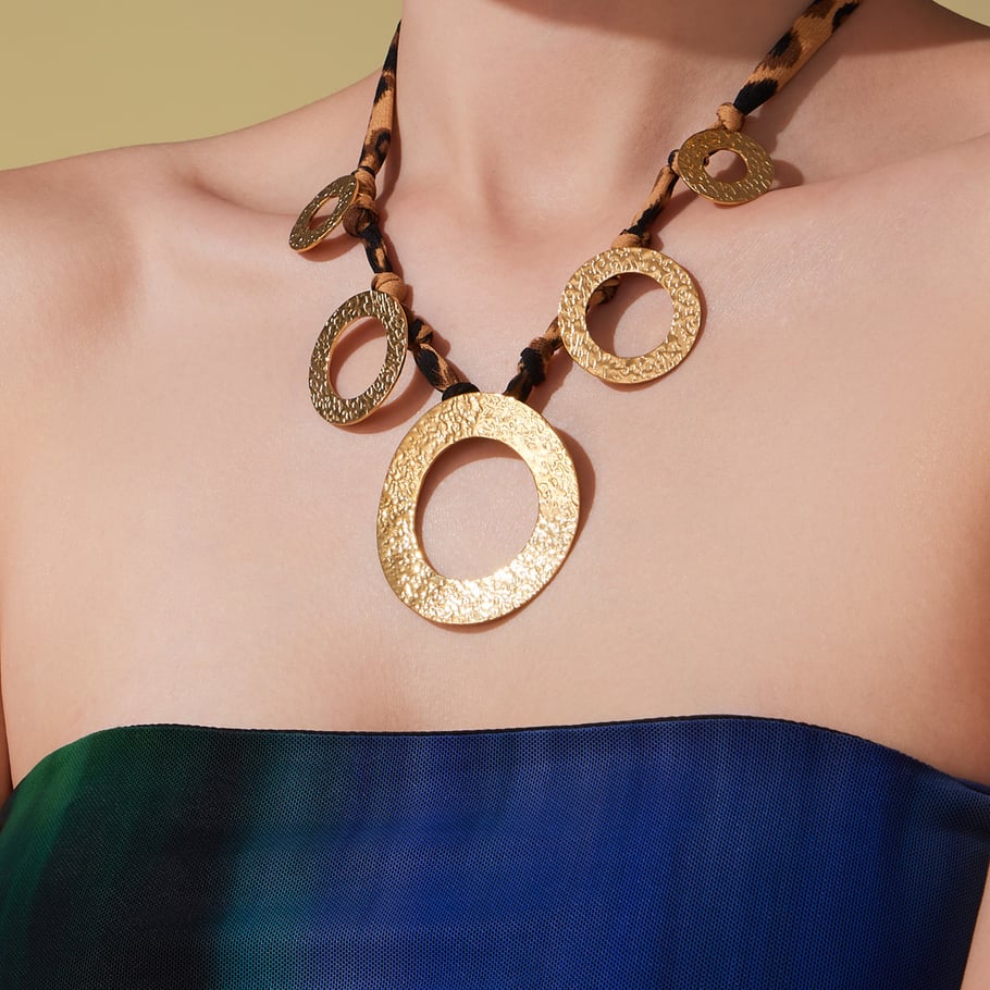 1 collar con colgante de acero inoxidable dorado con hilo de moda para mujer h5Imagen4