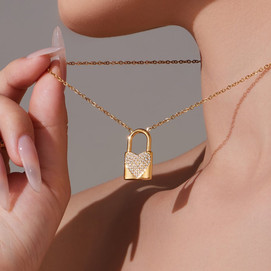 1 collar con colgante de circonita de color dorado y acero inoxidable con candado brillante para mujer h5Imagen6