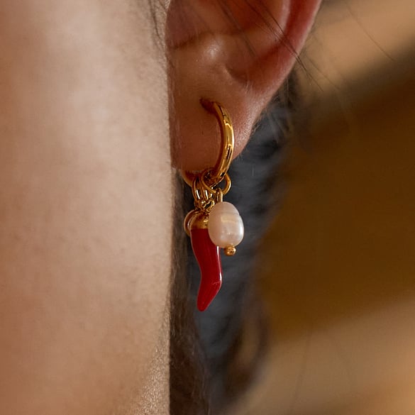 1 paio di orecchini pendenti da donna in acciaio inossidabile color oro con peperoncino rosso classico