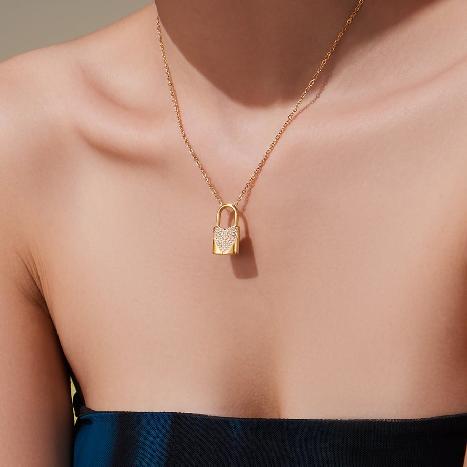 1 collar con colgante de circonita de color dorado y acero inoxidable con candado brillante para mujer h5Imagen5