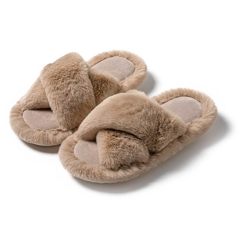 1 paire de chaussons en peluche de couleur unie