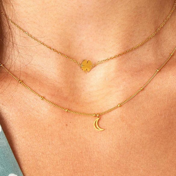 Minimalistic necklace open moon