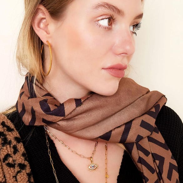 Necklace eye