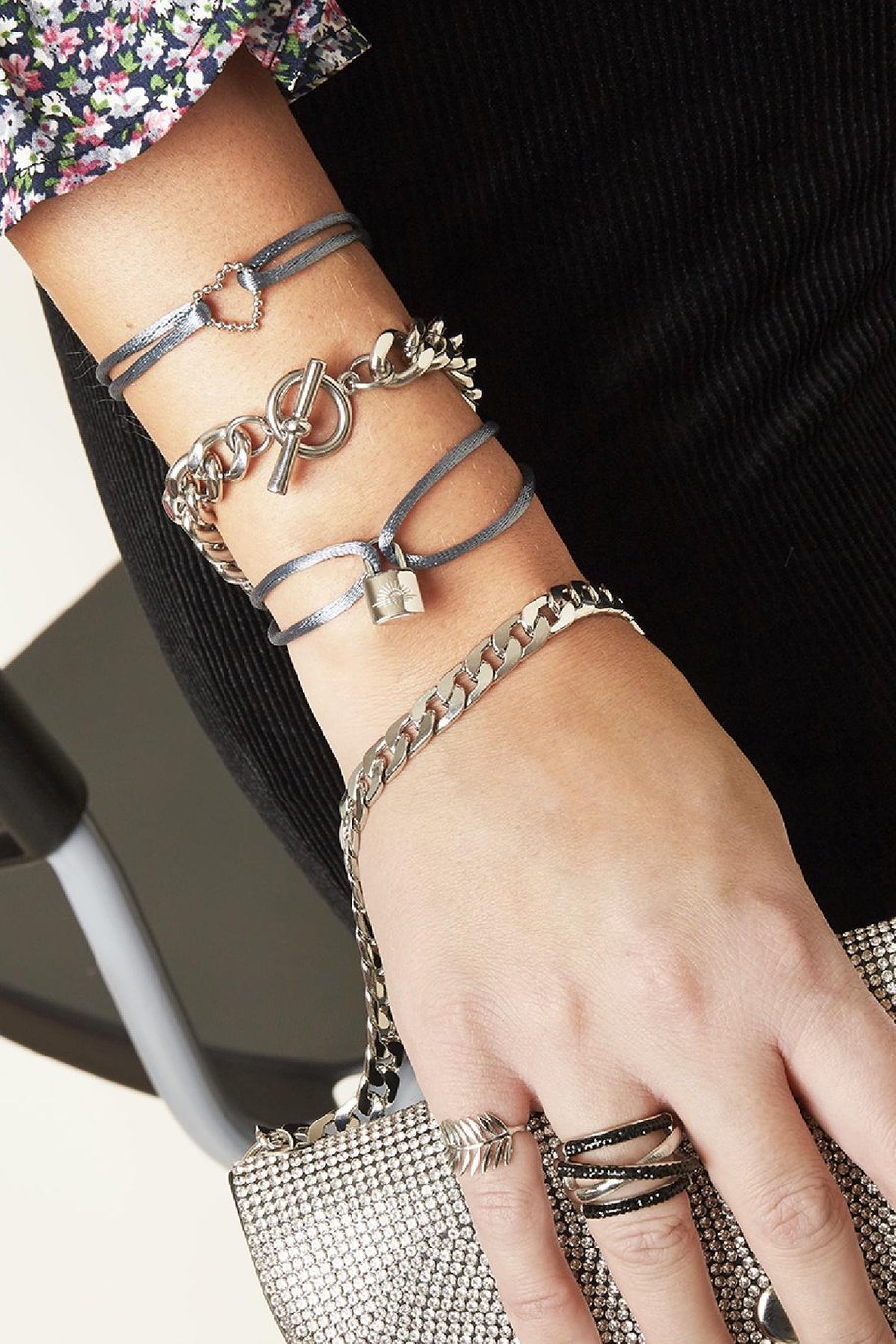 Bracciale Satin Lock Black & Gold Polyester Immagine2