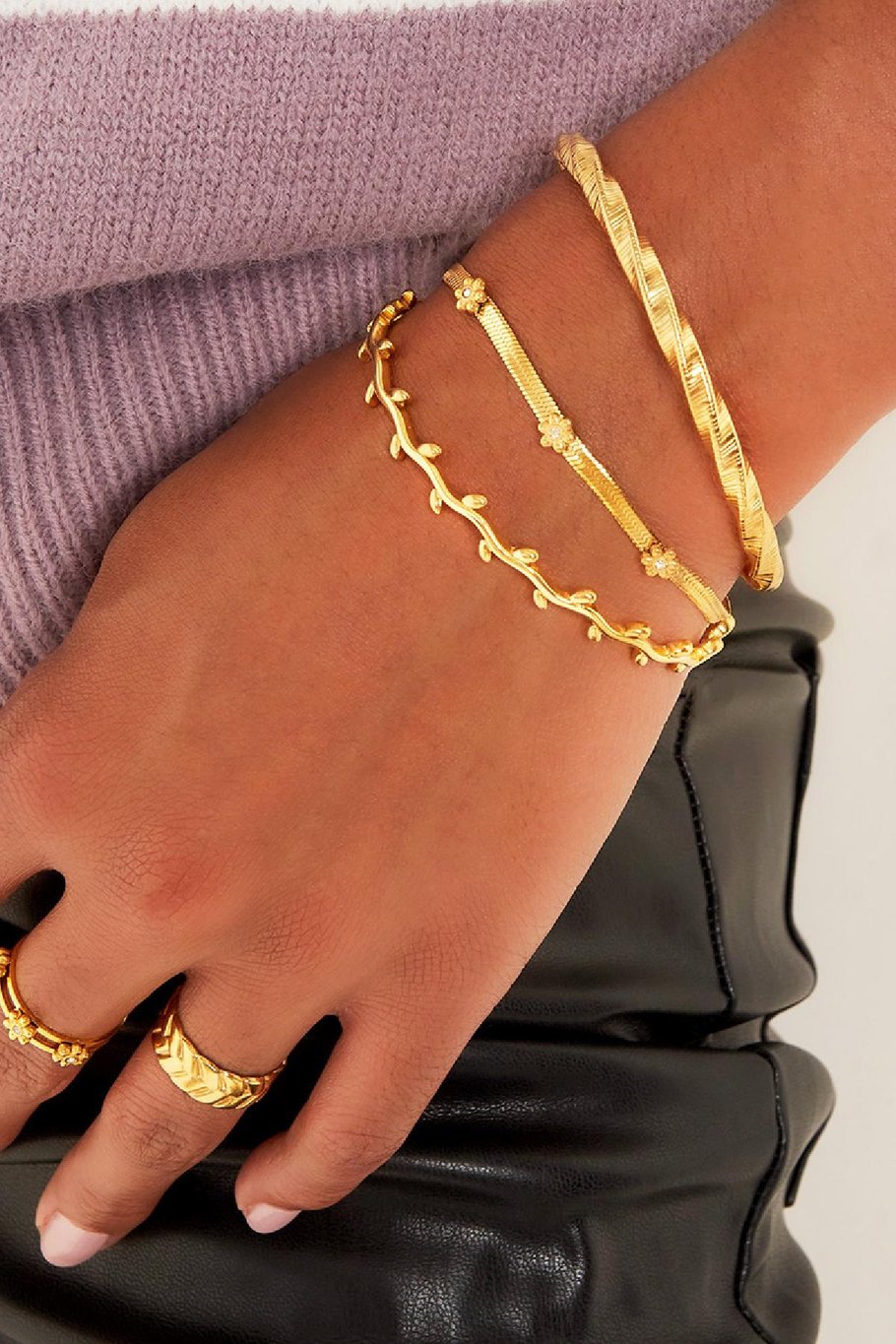 stainless steel bracelet with little flowers  Picture2