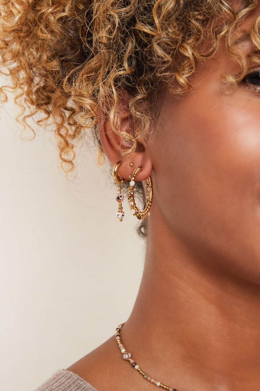 Boucles d'oreilles créoles avec perles colorées Violet Acier inoxydable Image3