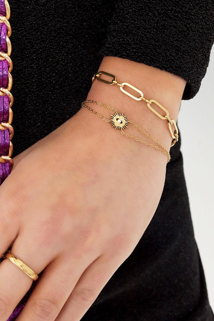 Pulsera doble cadena con charm Color dorado Acero inoxidable Imagen3