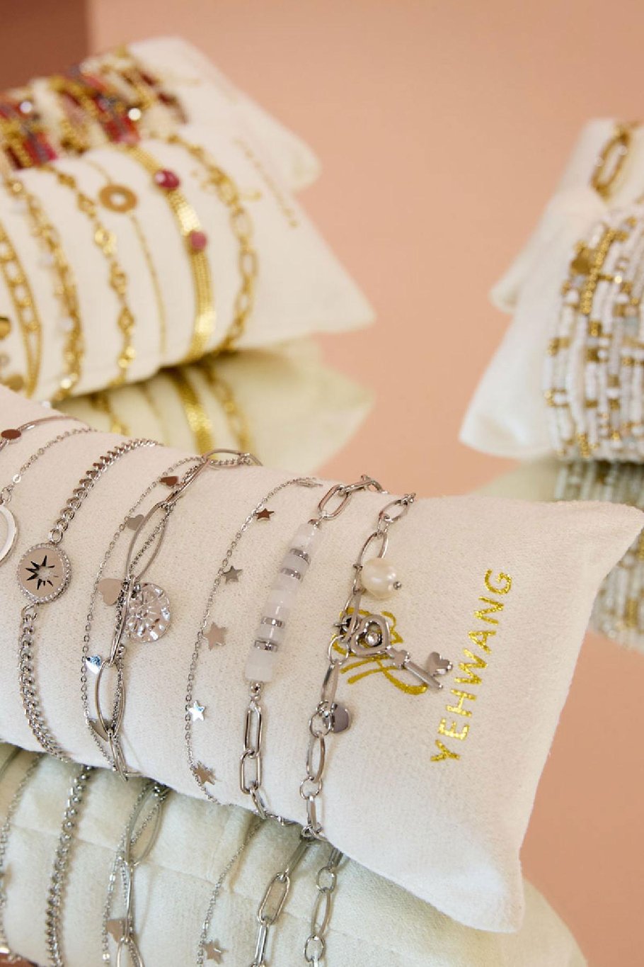 Display mit Armbandanhängern Goldfarbe Edelstahl h5Bild2