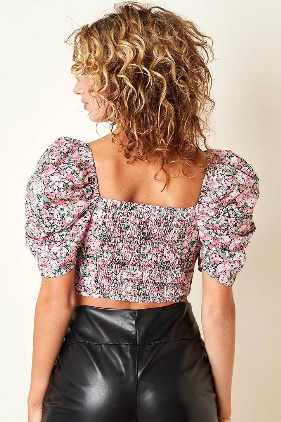 Top corto con mangas abullonadas y estampado floral Morado S Imagen3