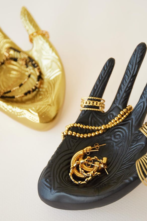 Bandeja de joyería decorativa a mano con patrón grabado Color dorado Resin