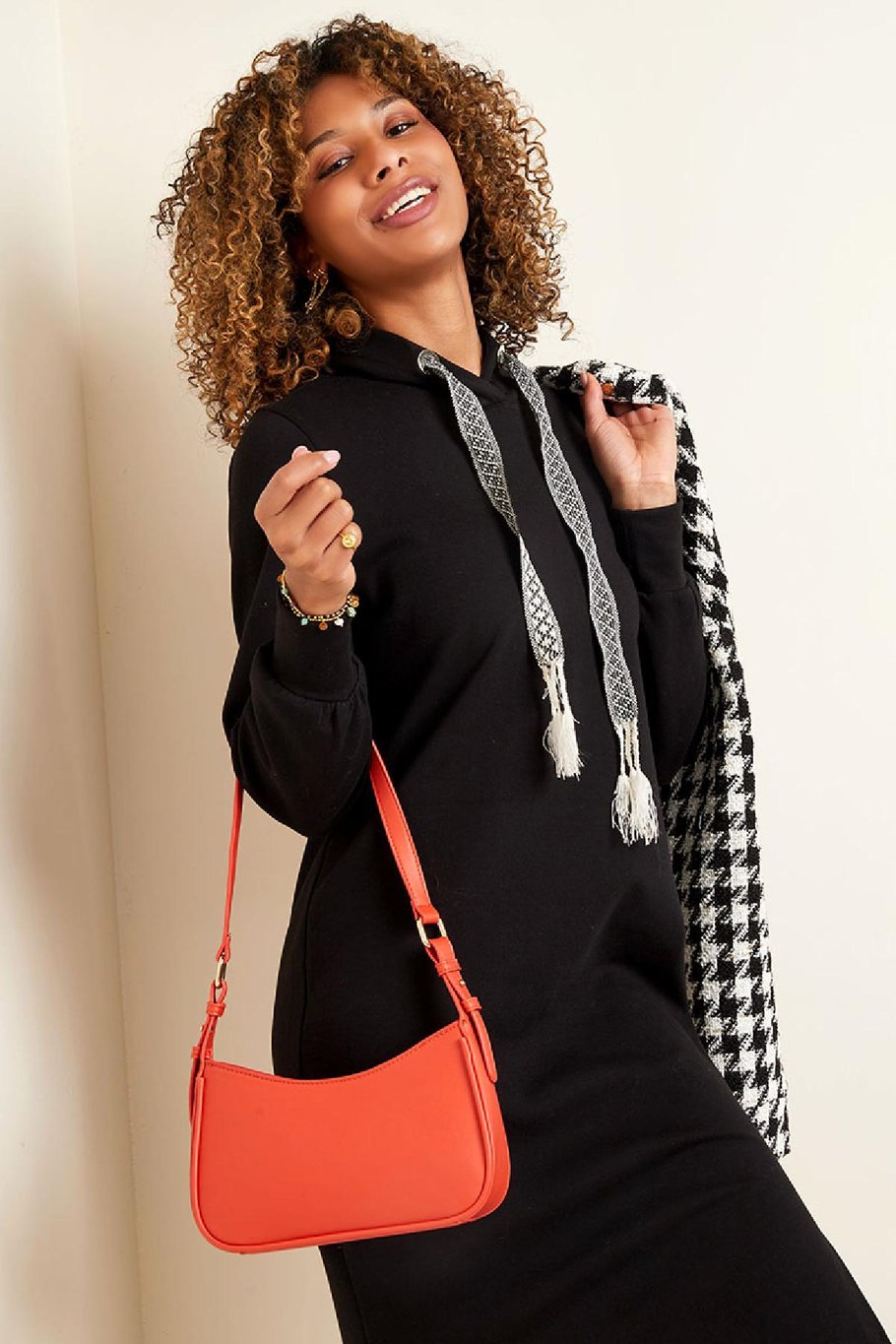 Bolso de hombro de cuero PU femenino Negro Poliuretano Imagen4