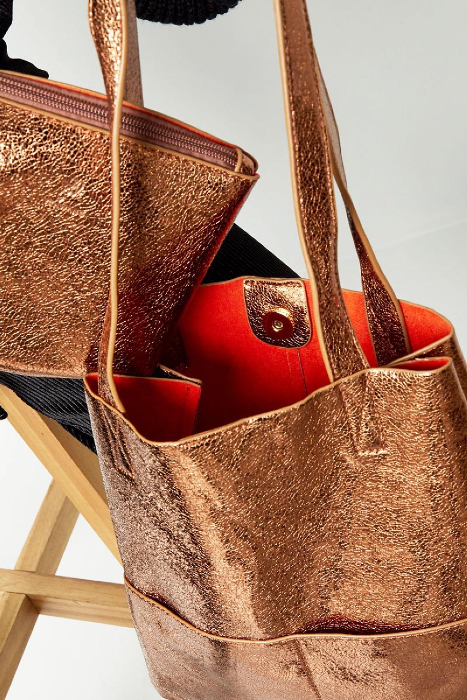 Shopper aus Metall Goldfarbe Polyurethan Bild3