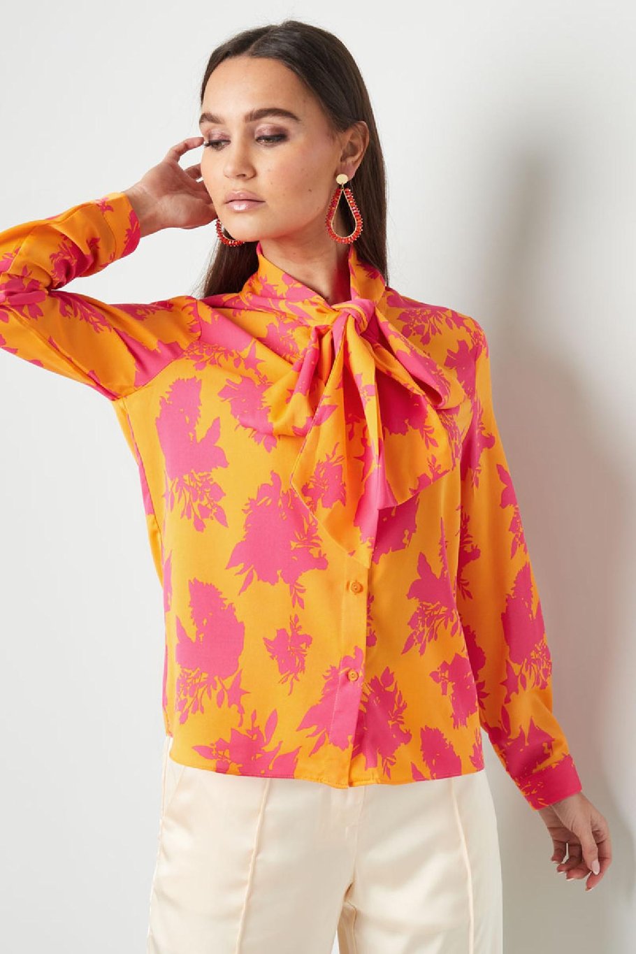 Bluse mit buntem Print zum Bindekragen Fuchsia &amp; Gelb S Bild2