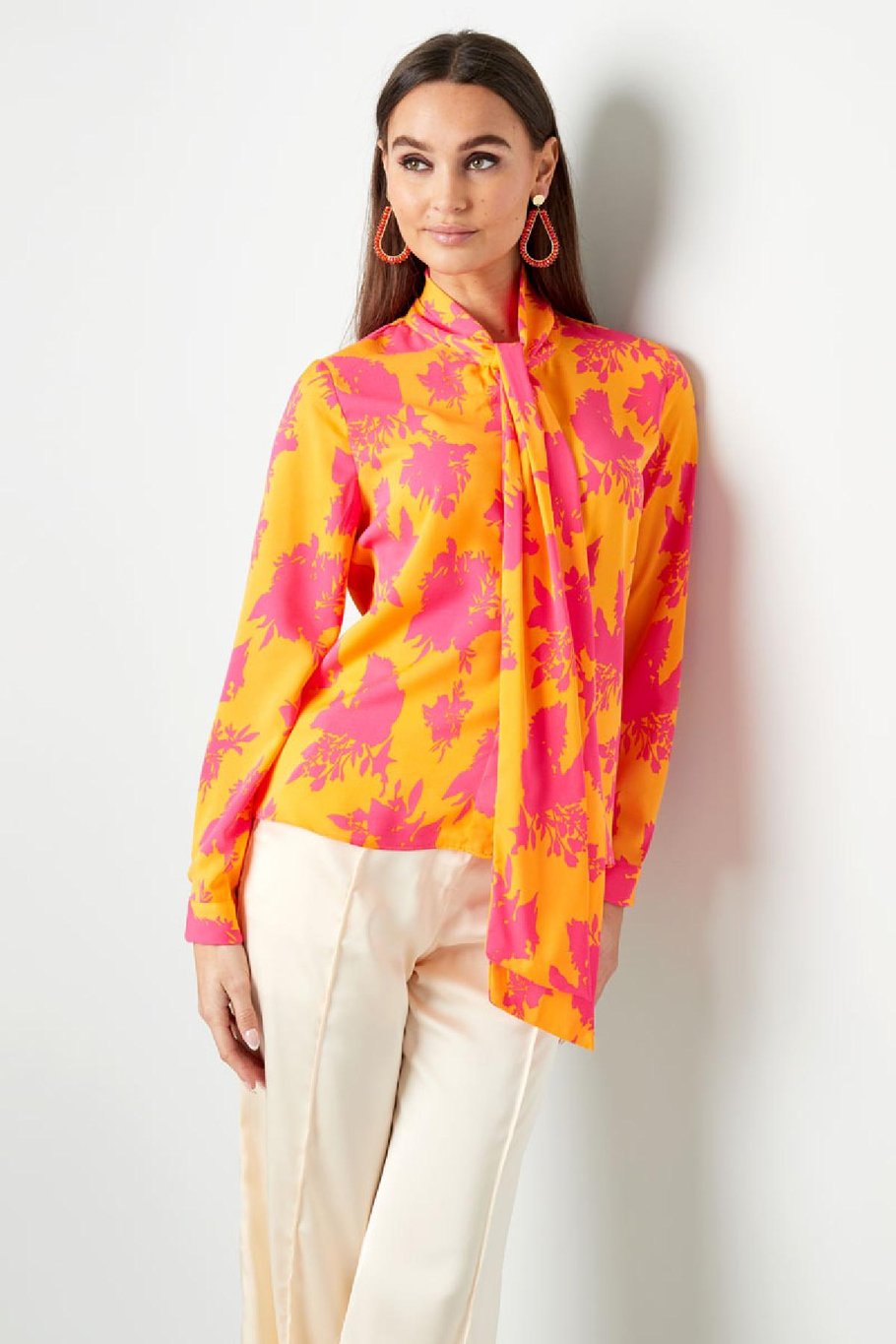 Bluse mit buntem Print zum Bindekragen Fuchsia &amp; Gelb S Bild4