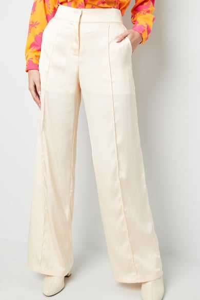 Pantalón tejido brillante Crema S h5 Imagen2