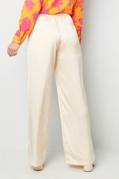 Pantalón tejido brillante Crema S h5 Imagen6
